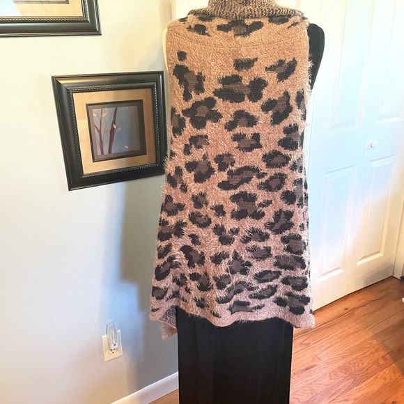 Leopard print vest - Picture 3 of 5